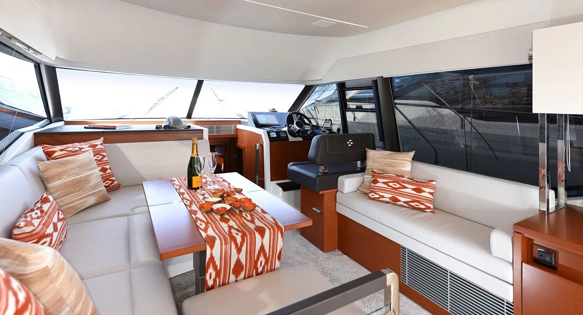 Аренда моторной яхты Prestige 420 на Майорке - салон